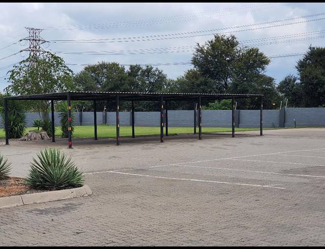1,800M² BUILDING FOR SALE IN RUSTENBURG INDUSTRIAL